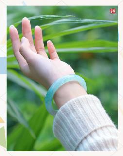 玉镯选购指南:从圈口到和田玉种类的全面解析