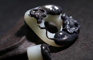 扭转乾坤和田玉黑皮料