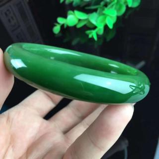和田玉碧玉手镯58口经,冰种老矿鲜菠菜绿